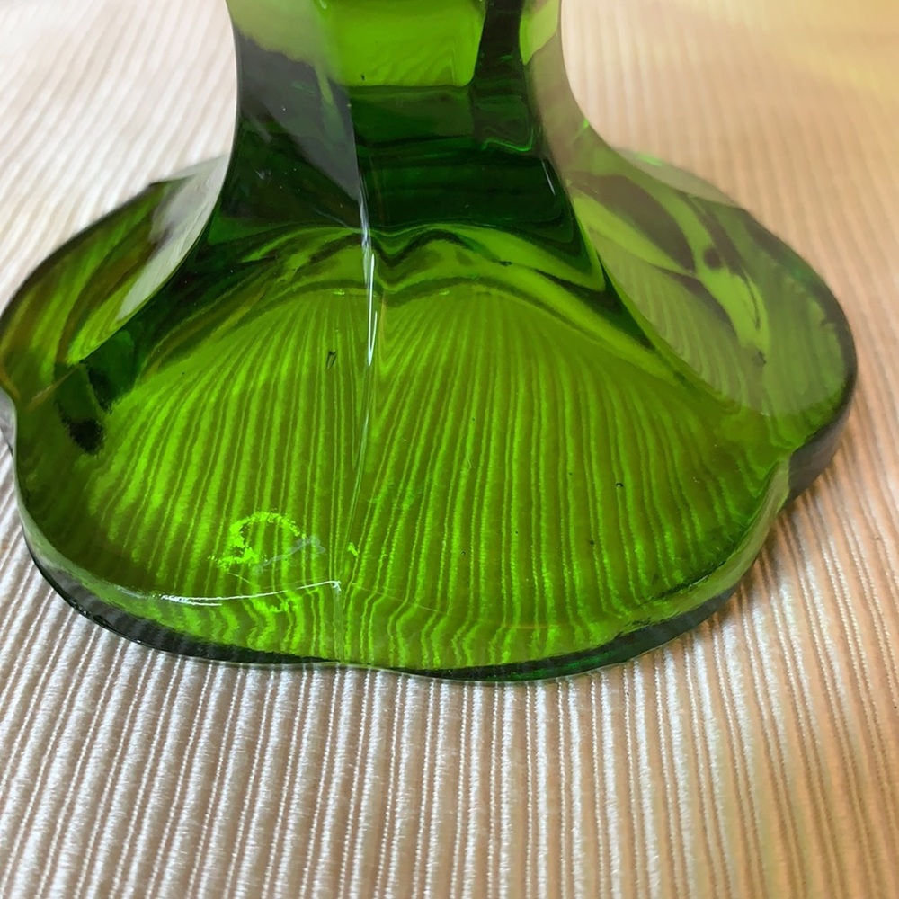 Vintage L. E. Smith emerald green scalloped handkerchief pedestal dish - Picture 6 of 10